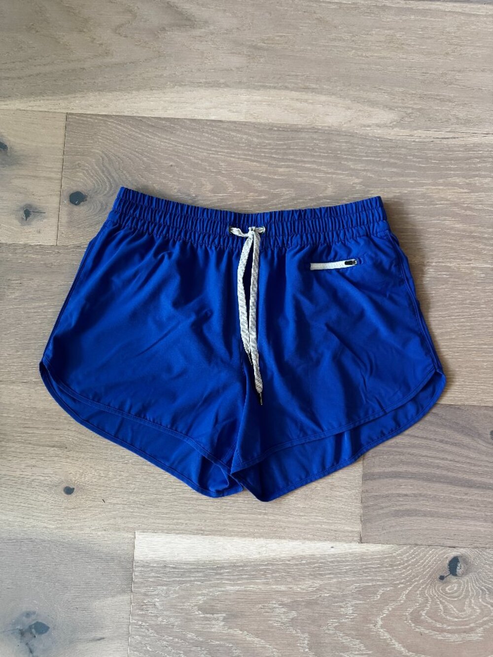 Vuori Clementine 4" Short, Bright Blue, Size Large (10-12)